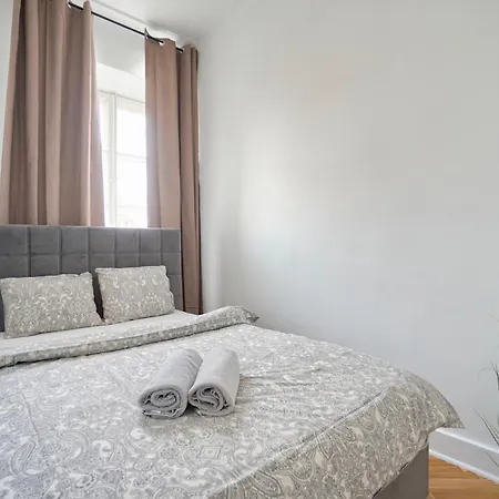 Premium Market View Old Town Apartment