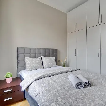 Premium Market View Old Town Apartment *