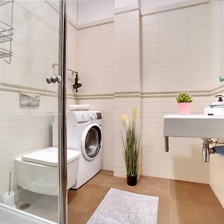 Premium Market View Old Town Apartment *